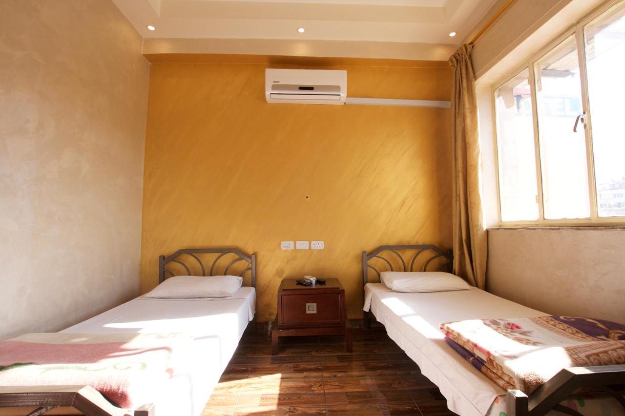 Erasmus Student House By Sunrise Hostel Аман Екстериор снимка