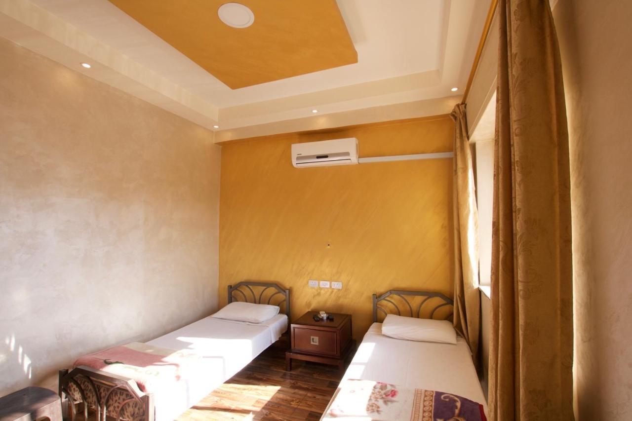 Erasmus Student House By Sunrise Hostel Аман Екстериор снимка